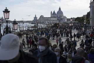 Du 25 avril au 14 juillet, les touristes journaliers devront acheter un billet pour entrer dans la vieille ville de Venise (archives). KEYSTONE/CHRISTIAN BEUTLER